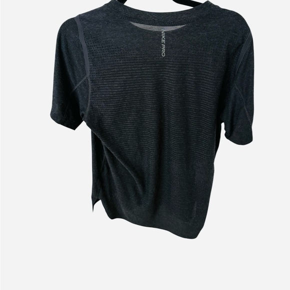 Nike dri-fit medium t-shirt - Picture 2 of 2